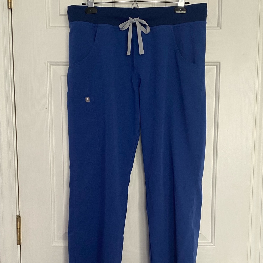 Figs Kade Cargo Scrub Pants. Denim Blue. Size Medium.